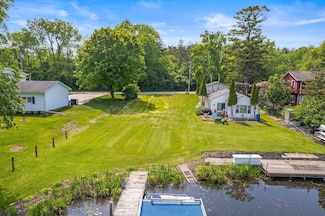 2730 Nagawicka Ave, Delafield, WI 53018