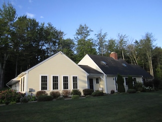 25 Northwood Ln, New London, NH 03257
