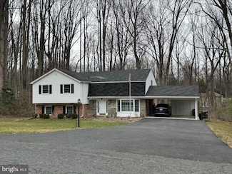 2042 Carrhill Rd, Vienna, VA 22181