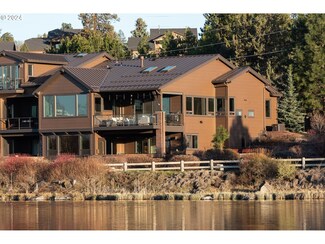 925 SW Theater Dr, Bend, OR 97702