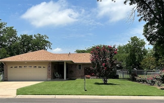1204 Chester St, Cleburne, TX 76033