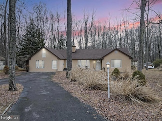 427 Stillwater Dr, Pocono Summit, PA 18346