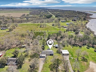 319 Morehead Rd, Anahuac, TX 77514