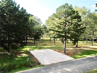 241 Peninsula Dr, Natchitoches, LA 71547