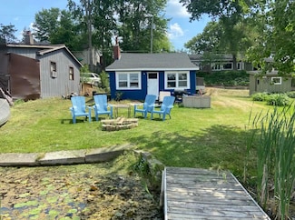 2555 Melvin Rd, Pinckney, MI 48169