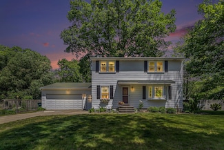 17885 Oakhill Ct, Grand Haven, MI 49417