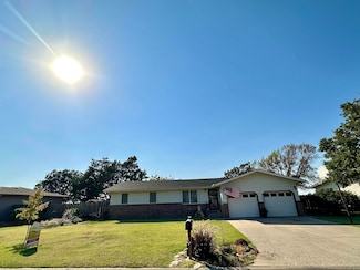 1064 N Kilian St, Russell, KS 67665