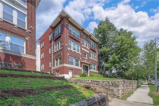 4220 Harrison St, Kansas City, MO 64110