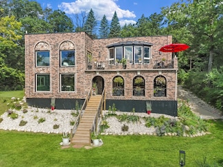 W5505 Rocky Rd, Elkhorn, WI 53121