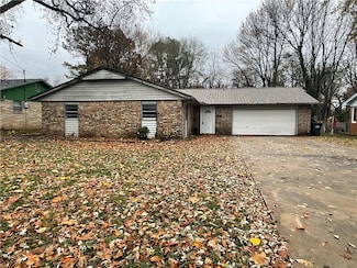 303 Sanders Ave, Springdale, AR 72764
