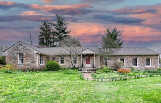 1260 Colonial Dr, Lexington, KY 40504
