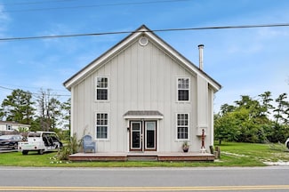 5277 Main St, Chincoteague Island, VA 23336