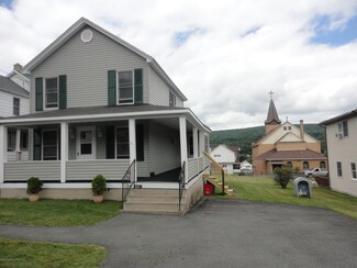 421 Delaware St, Mayfield, PA 18433