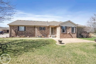 30601 Victoria Ct, Chesterfield, MI 48051