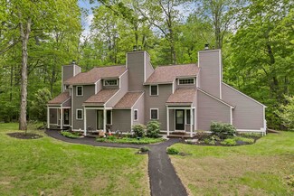 25 Kirriemuir Rd, Stratham, NH 03885