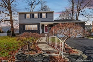 8 Periwinkle Place, Colonia, NJ 07067