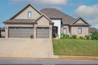 127 McCallen Rd, Muscle Shoals, AL 35661