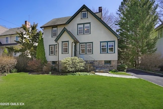 71 Valleywood Rd, Cos Cob, CT 06807