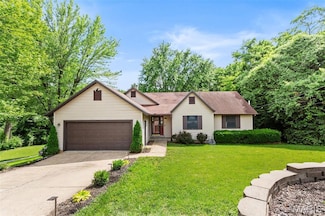 1098 Utz Ln, Hazelwood, MO 63042