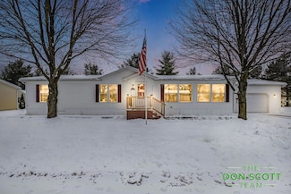 13633 Iris Ln, Cedar Springs, MI 49319