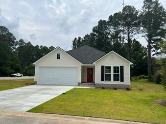102 Pinewood Dr, Tifton, GA 31793