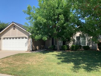 7956 N Backer Ave, Fresno, CA 93720