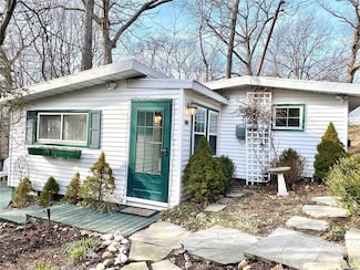 101 Alice St, Port Jefferson, NY 11777