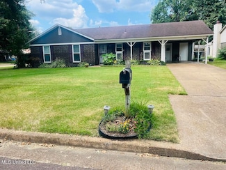 708 Thornwood Dr, Southaven, MS 38671