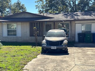 5362 Santa Cruz St, San Antonio, TX 78228
