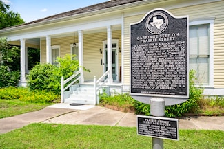 1118 Prairie St, Columbus, TX 78934