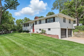 2825 S 106th St, Omaha, NE 68124