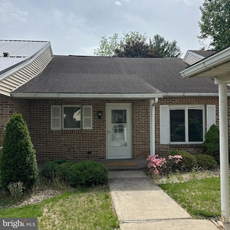 1186 Westgate Dr, Chambersburg, PA 17201