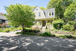 34 Glenwood Ave, Portland, ME 04103