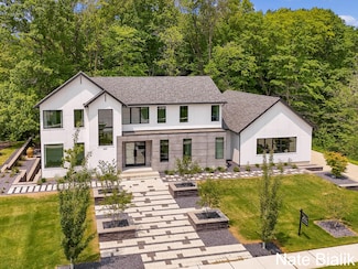 5587 Stonebridge Dr SW, Grandville, MI 49418