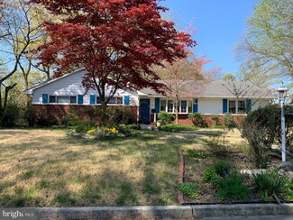 371 4th St, Woodbury Heights, NJ 08097