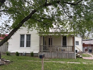 112 S 25th St, Parsons, KS 67357