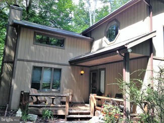 1146 Deer Trail Rd, Pocono Pines, PA 18350