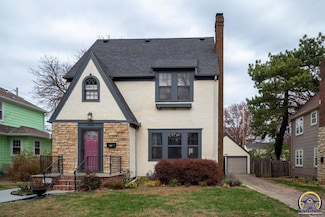 3032 SW Clark Ct, Topeka, KS 66604