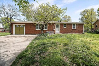 1109 NE 69th St, Kansas City, MO 64118