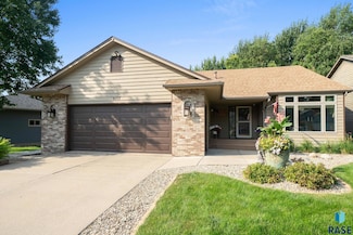 5117 E Blueridge Dr, Sioux Falls, SD 57110