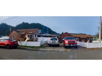 1189 Ivy Ave, Reedsport, OR 97467