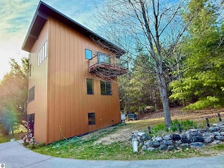 10959 E Pobuda Rd, Suttons Bay, MI 49682