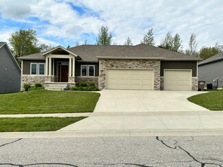 6716 Westbrook Dr, Columbus, IN 47201
