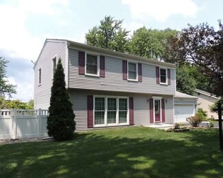 1275 Casa Solana Dr, Wheaton, IL 60189