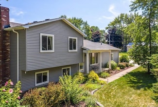 12147 Torrey Rd, Fenton, MI 48430