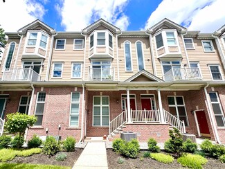 352 Oswego Ct, West New York, NJ 07093