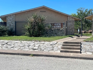 710 W Cantu Rd, Del Rio, TX 78840