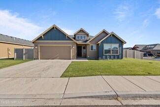 902 Columbus Ave, Moxee, WA 98936