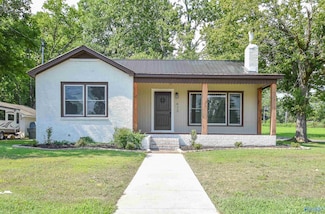 413 Martin St, Scottsboro, AL 35768