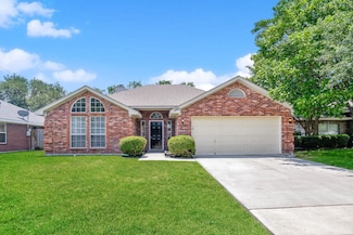 1772 Independence Rd, Blue Mound, TX 76131